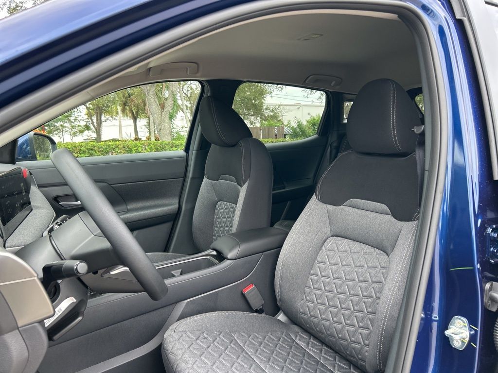 2025 Nissan Kicks SV photo 11