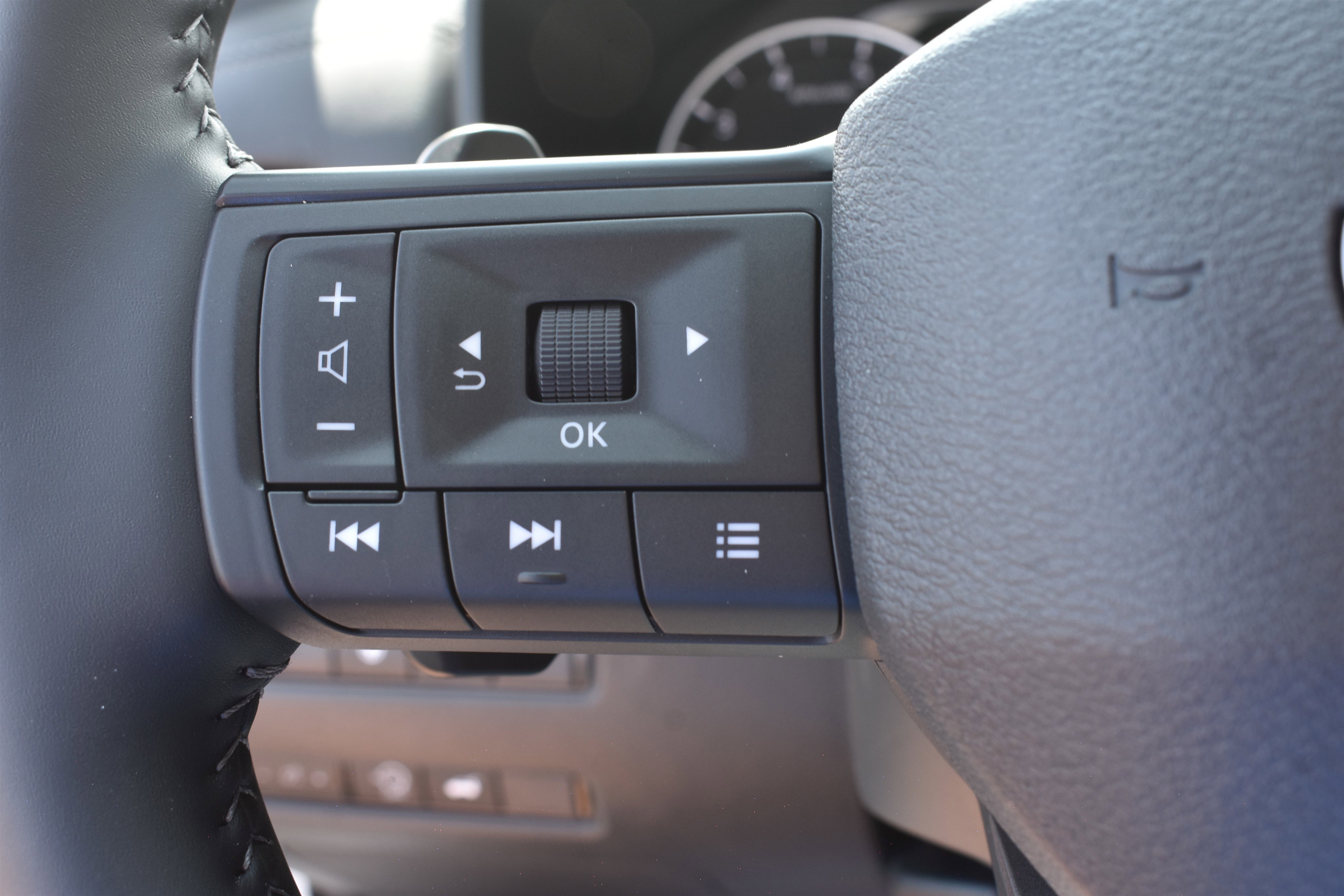 2026 Nissan Rogue SV photo 10