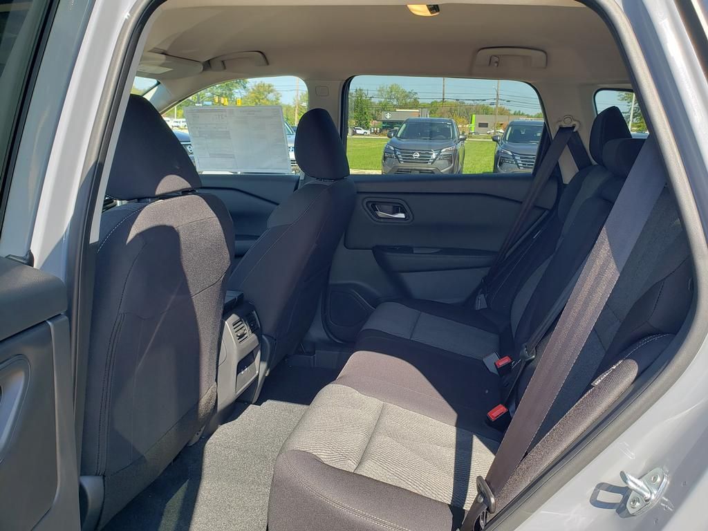 2026 Nissan Rogue SV photo 4