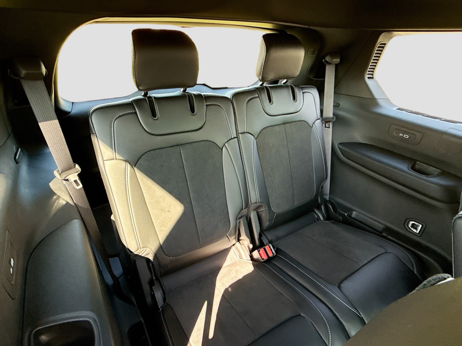 2025 Jeep Grand Cherokee Laredo Altitude photo 21