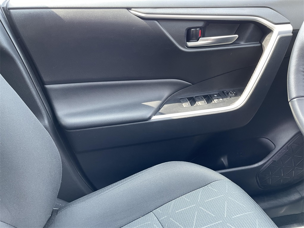 2024 Toyota RAV4 XLE photo 16