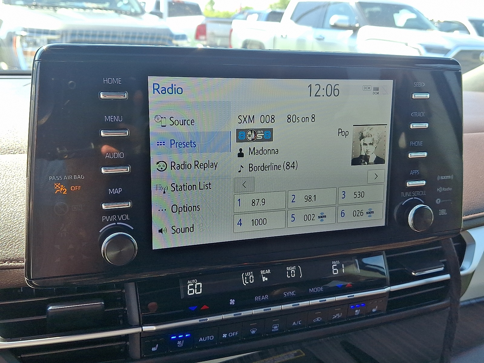 2024 Toyota Sienna Platinum photo 19