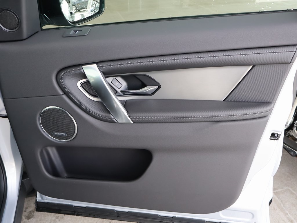 2025 Land Rover Discovery Sport SE photo 13