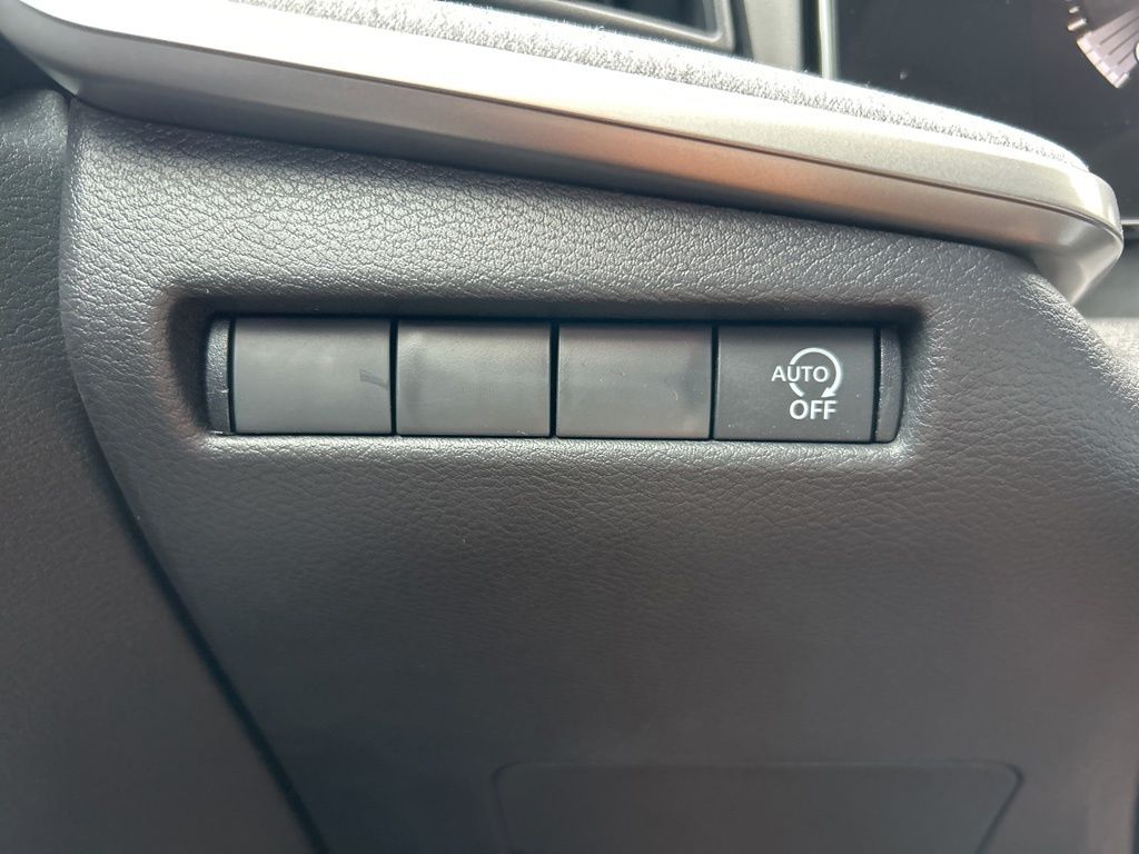 2025 Nissan Kicks SV photo 22
