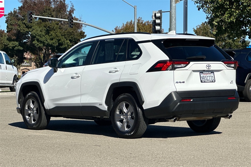 2025 Toyota RAV4 Hybrid LE photo 4