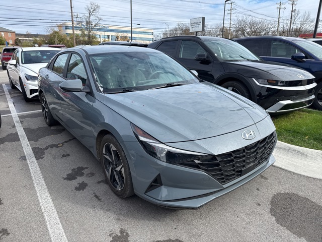 2023 Hyundai Elantra SEL photo 2