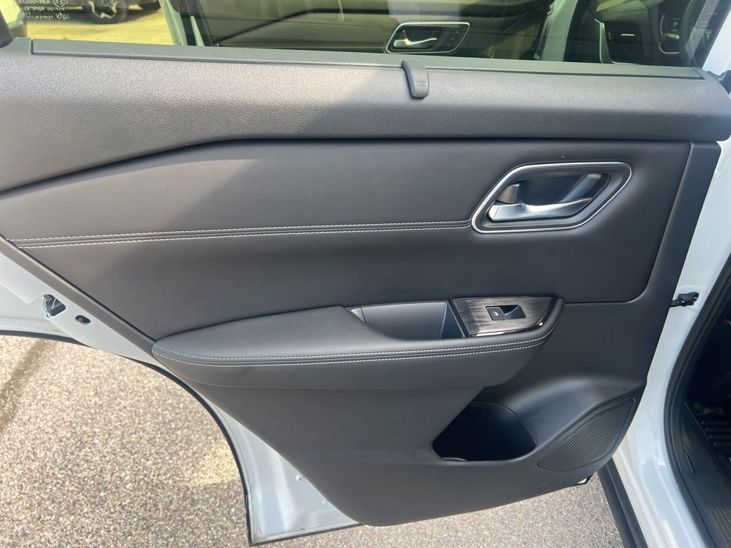 2024 Nissan Rogue Platinum photo 11