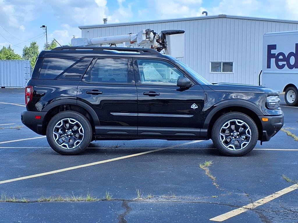 2025 Ford Bronco Sport Outer Banks photo 3