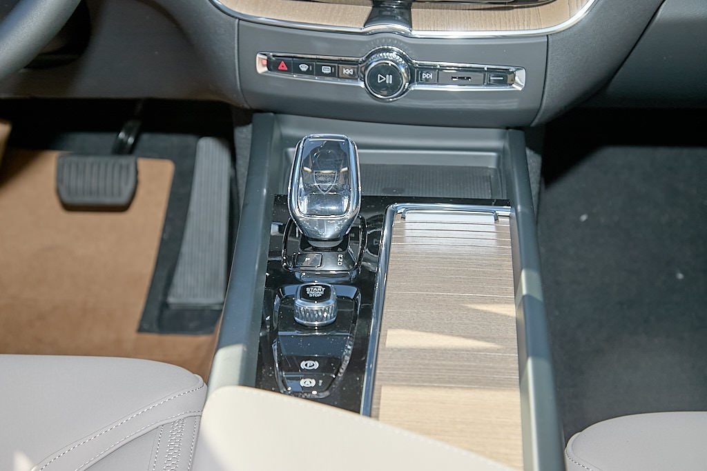 2026 VOLVO XC60 - Image 25