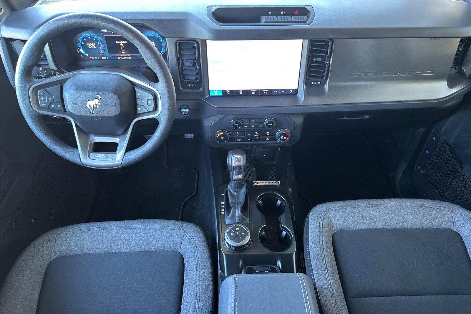 2025 Ford Bronco Base photo 3