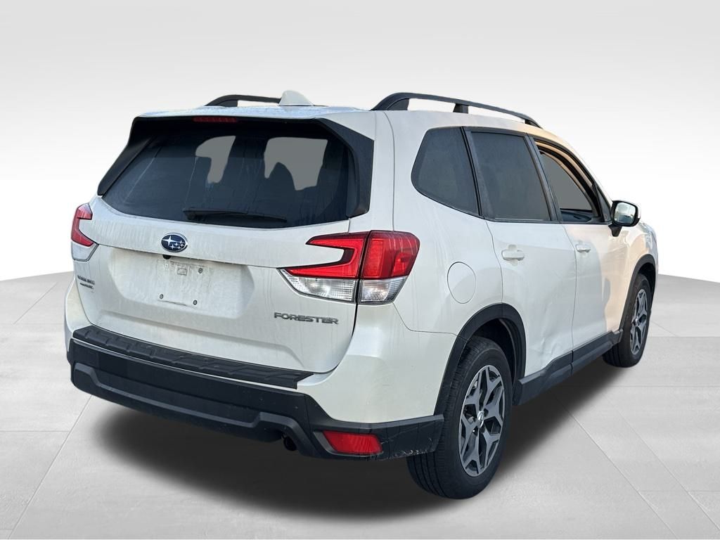 2020 Subaru Forester Premium photo 4