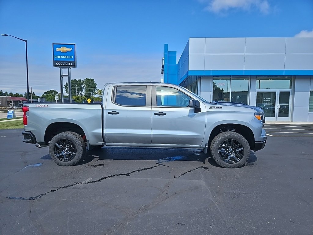2023 Chevrolet Silverado 1500 Custom Trail Boss photo 2