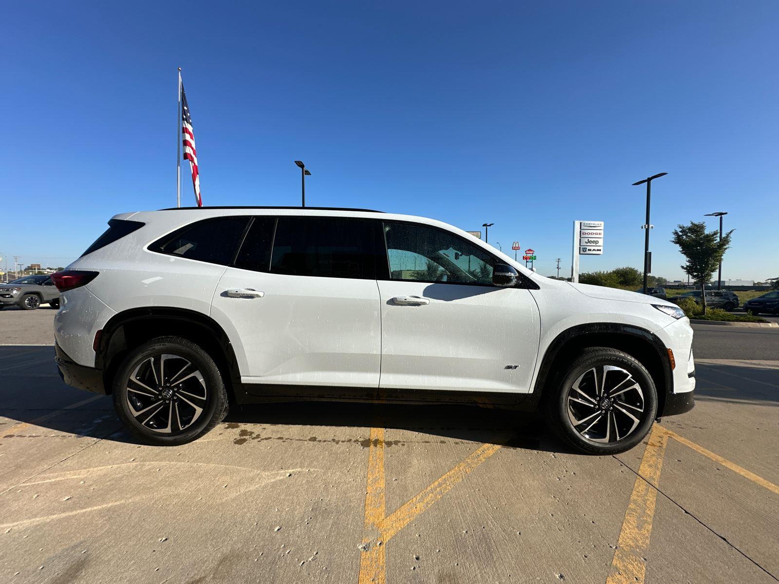 2026 Buick Enclave Sport Touring photo 4