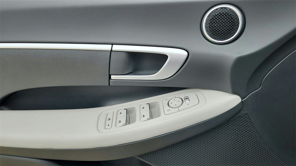 2025 Hyundai Sonata SE photo 22