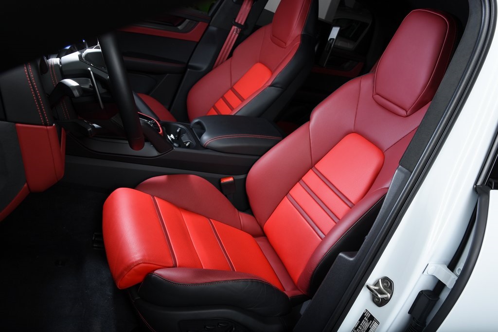2024 Porsche Cayenne Coupe Turbo GT photo 4