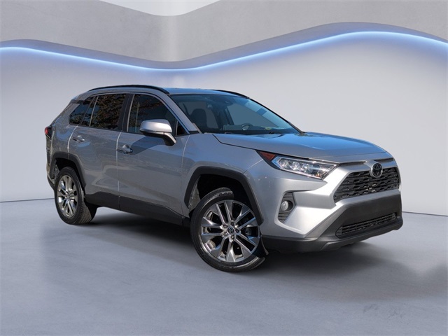 2021 Toyota RAV4 XLE Premium photo 2