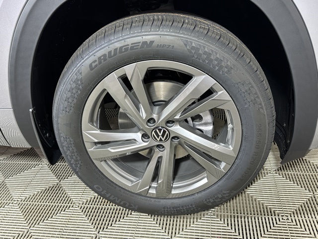 2024 Volkswagen Atlas Cross Sport SEL R-Line photo 10