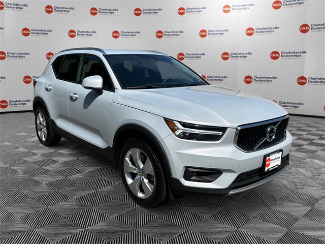 2022 Volvo XC40 Momentum T5 AWD photo 6