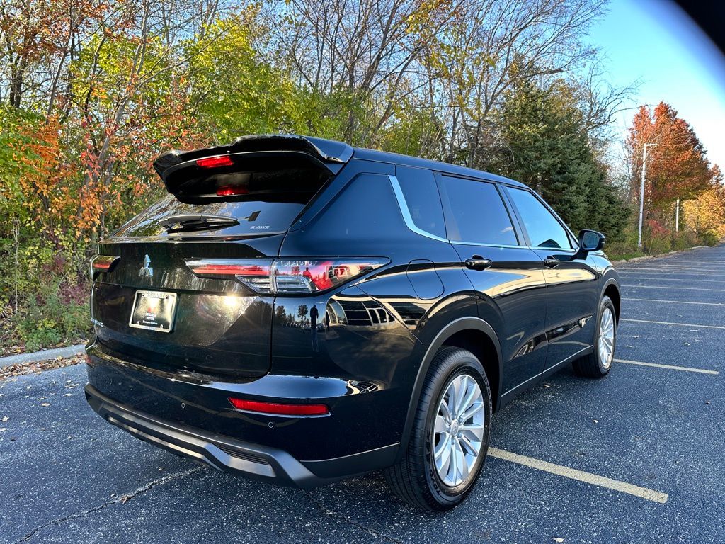2025 Mitsubishi Outlander ES 2.5 S-AWC photo 4