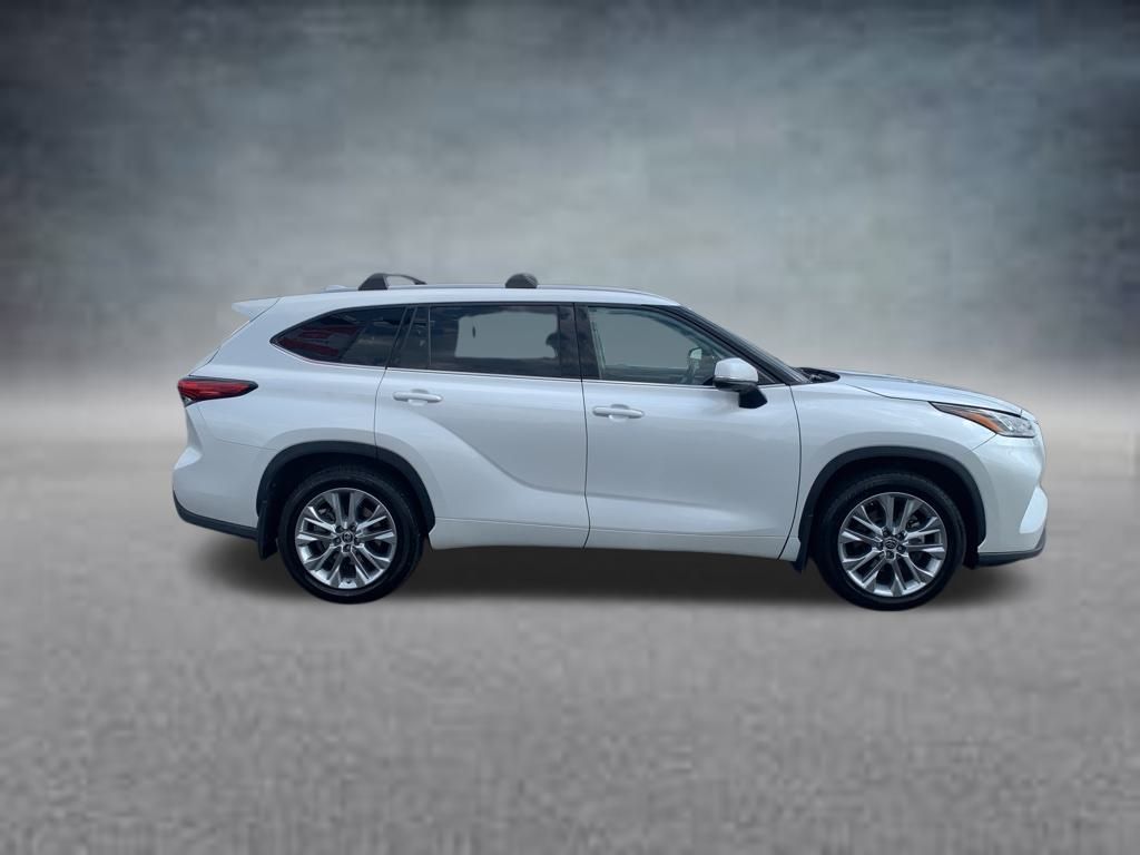2022 Toyota Highlander Limited photo 3