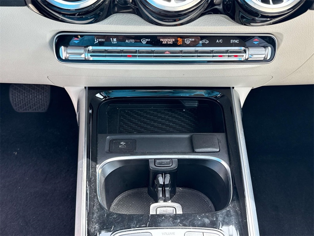 2025 Mercedes Benz GLB 250 photo 25
