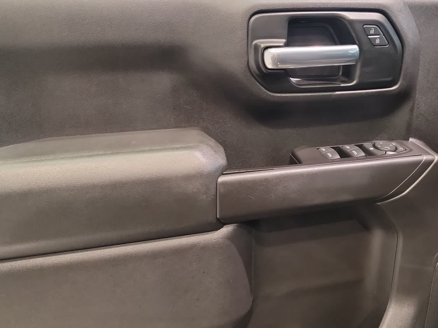 2019 Chevrolet Silverado 1500 Custom Trail Boss photo 3