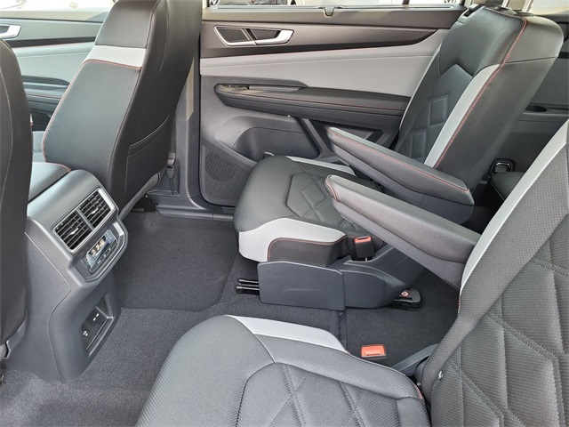2025 Volkswagen Atlas Peak Edition SE photo 11