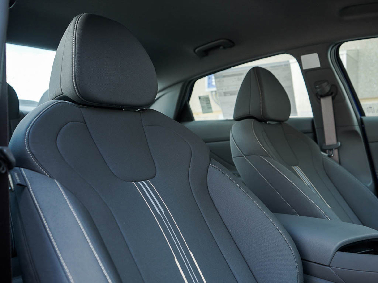 2025 Hyundai Elantra Hybrid SEL Sport photo 9