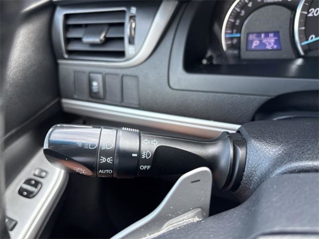 2012 Toyota Camry XLE photo 17