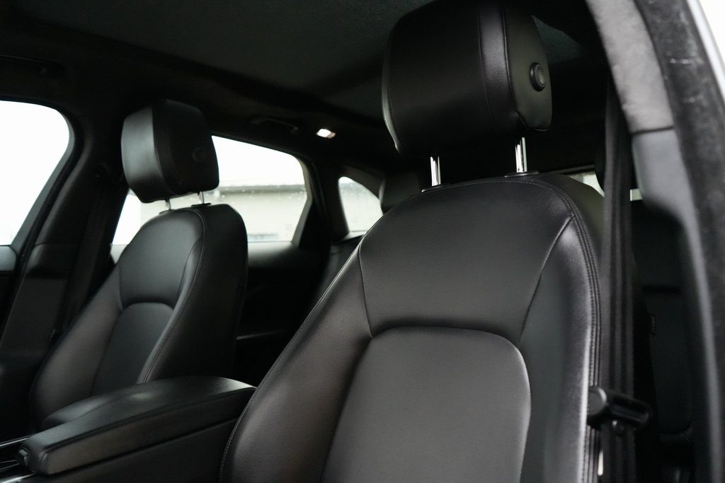 2020 Jaguar F-PACE Premium photo 16