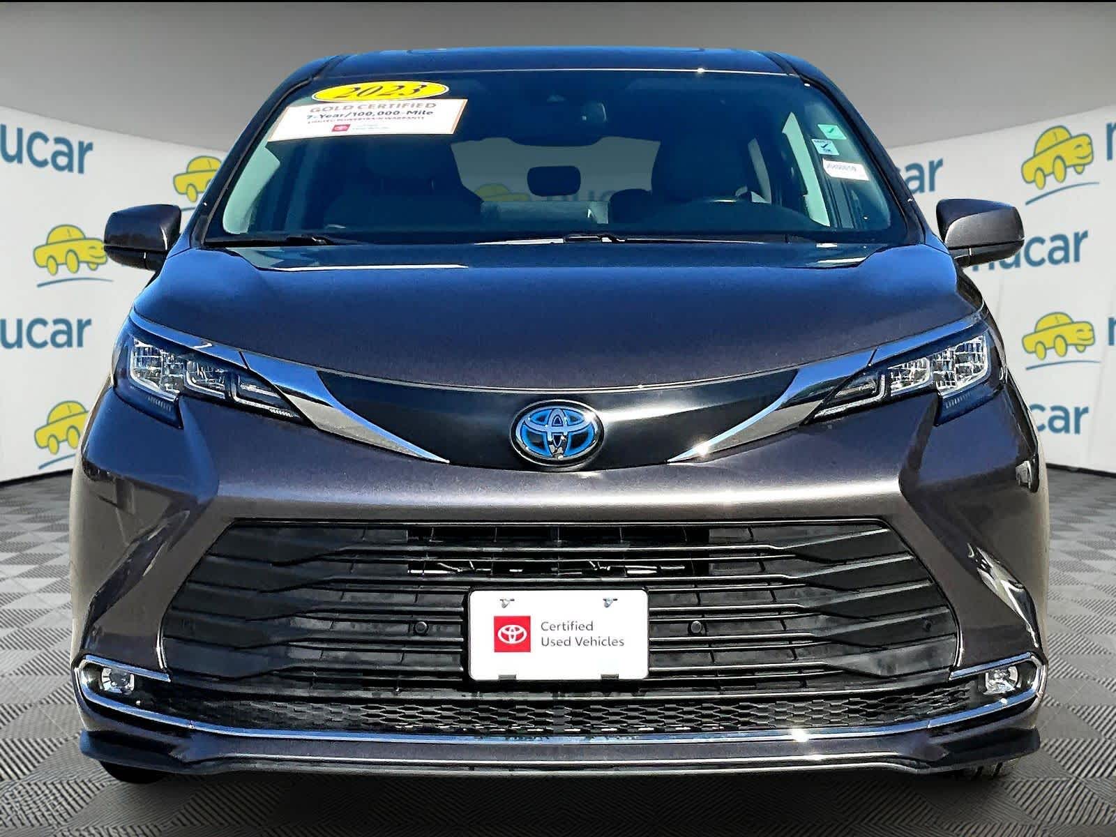 2023 Toyota Sienna XLE photo 2