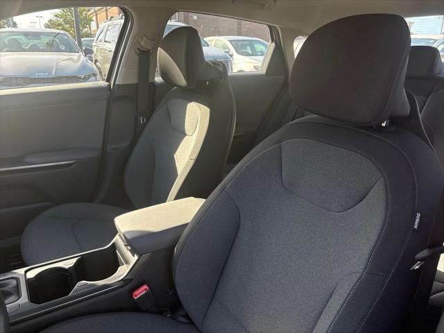 2025 Kia K4 LXS photo 2