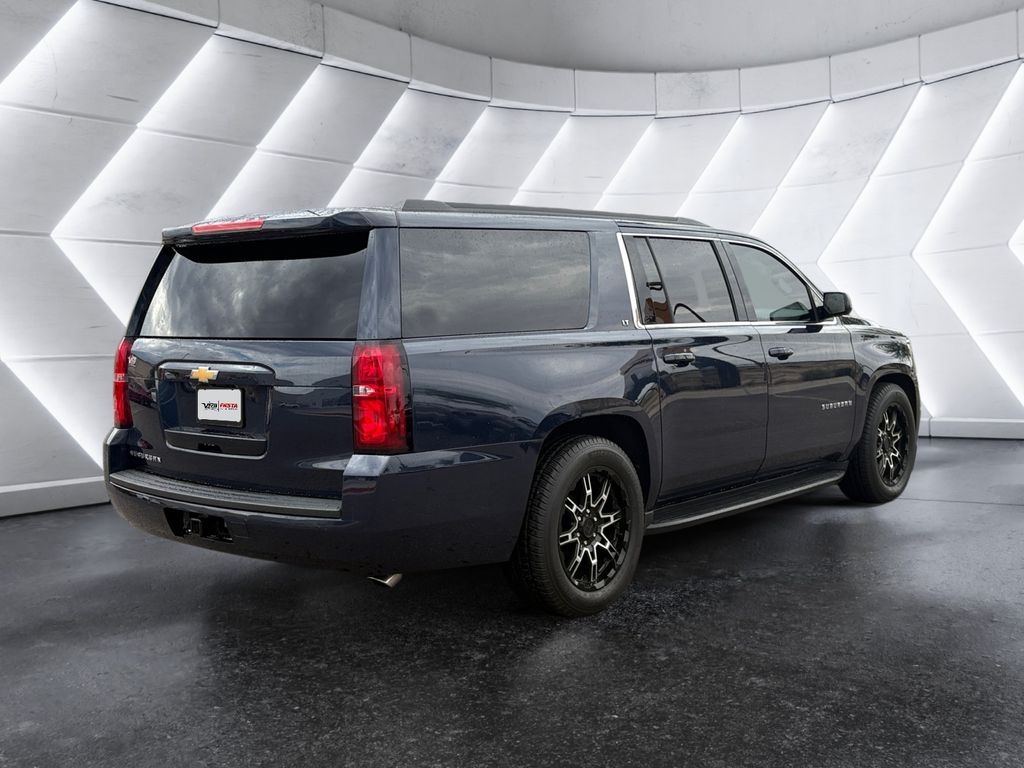 2019 Chevrolet Suburban LT photo 4