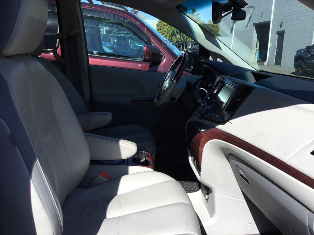 2011 Toyota Sienna Limited photo 2