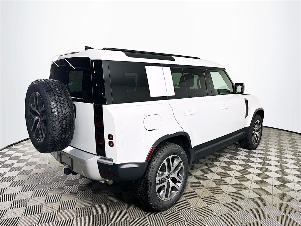 2025 Land Rover Defender 110 S photo 5