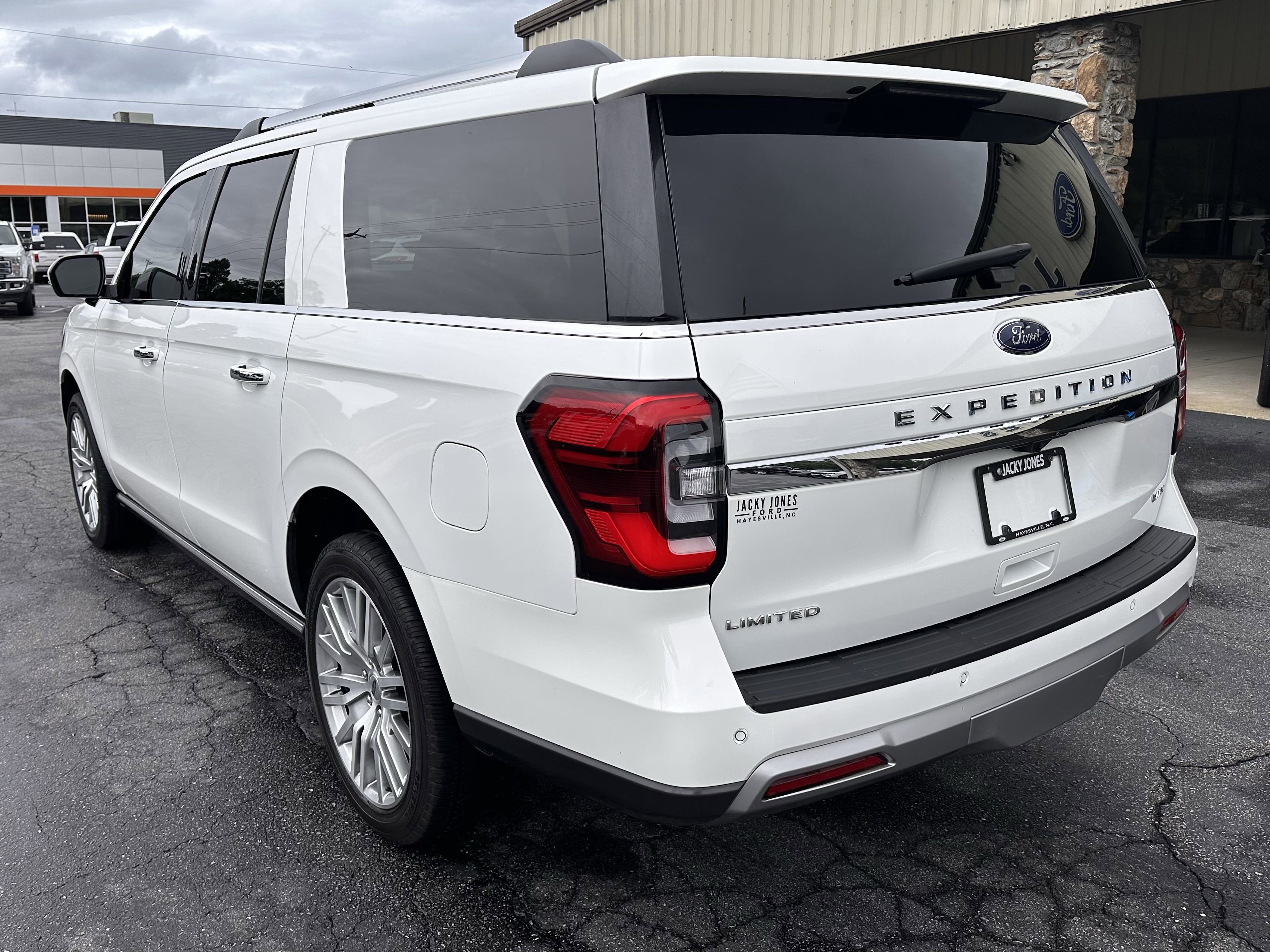 2023 Ford Expedition MAX Limited photo 4