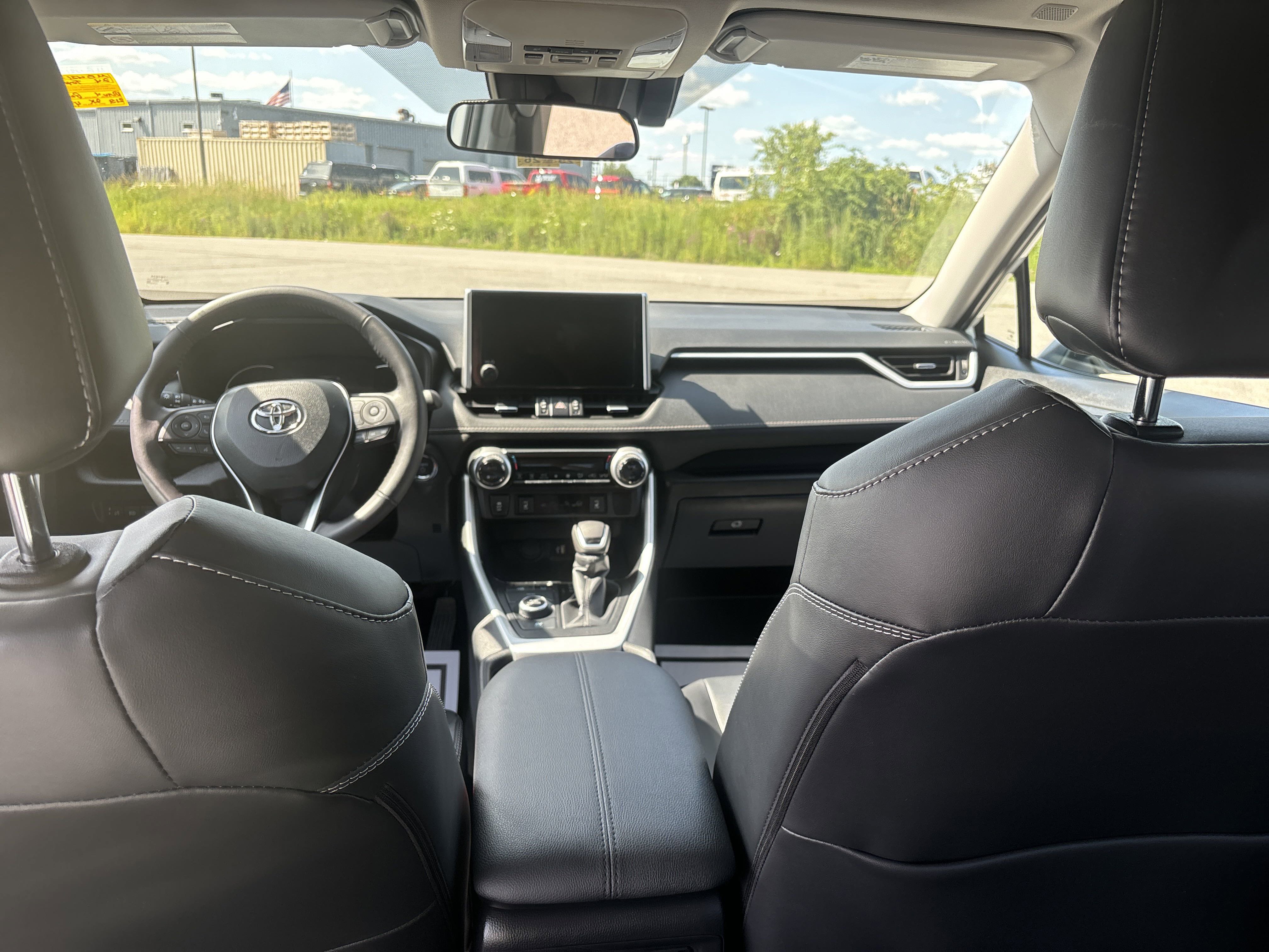 2024 Toyota RAV4 Hybrid XLE Premium photo 3