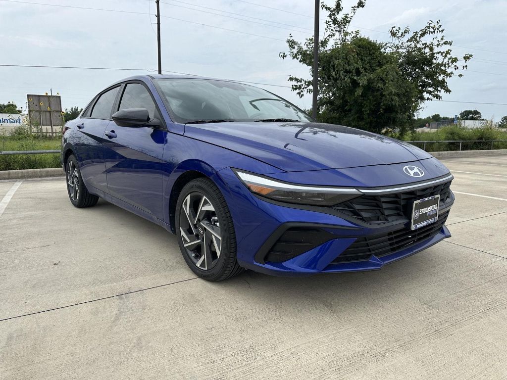2025 Hyundai Elantra SEL Sport photo 3