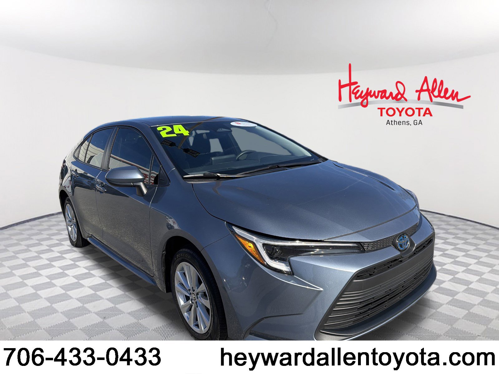 2024 Toyota Corolla LE's photo