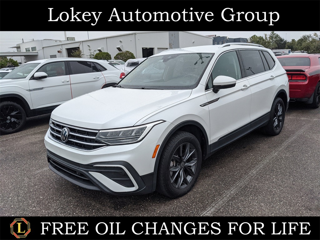 2023 Volkswagen Tiguan SE's photo
