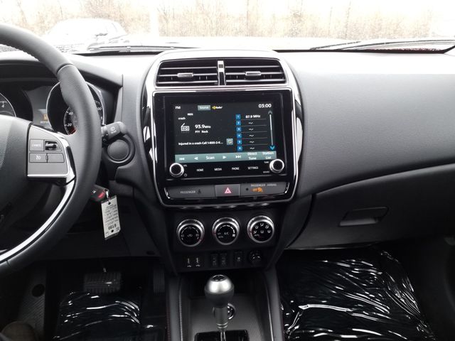 2025 Mitsubishi Outlander Sport LE photo 14