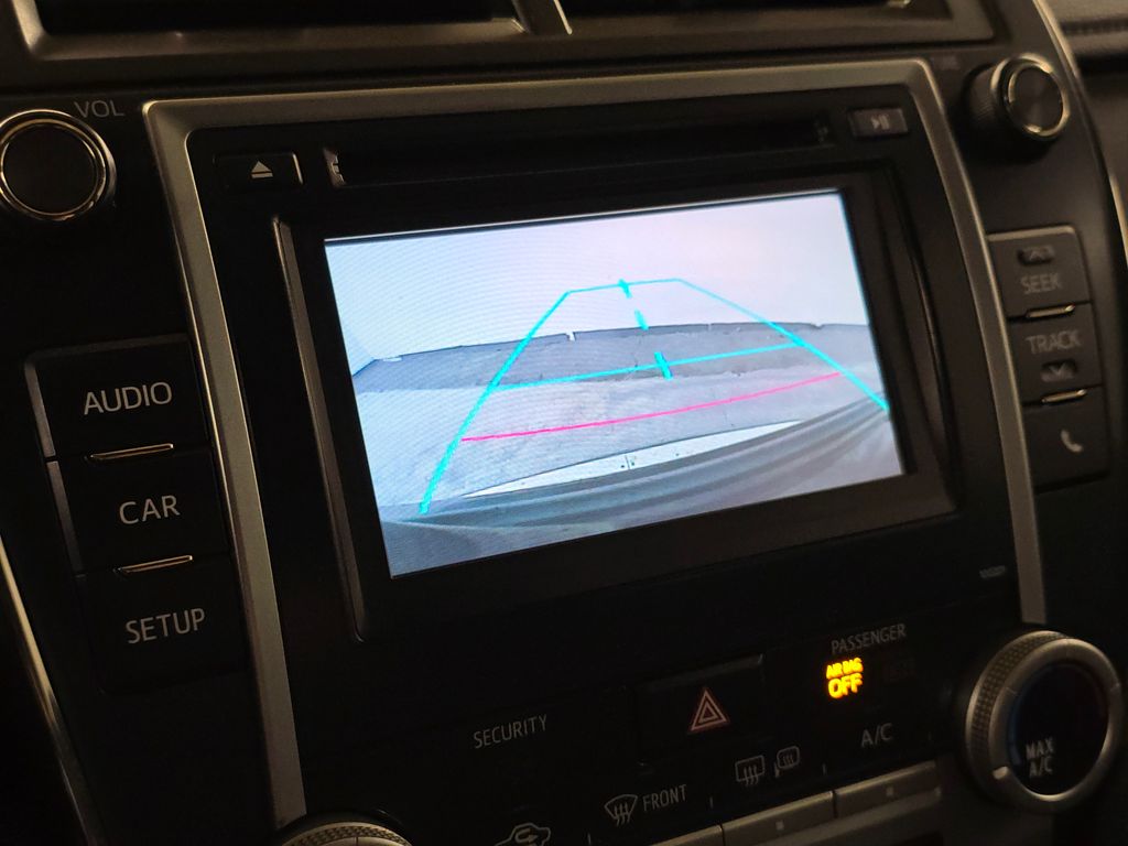 2014 Toyota Camry SE photo 22