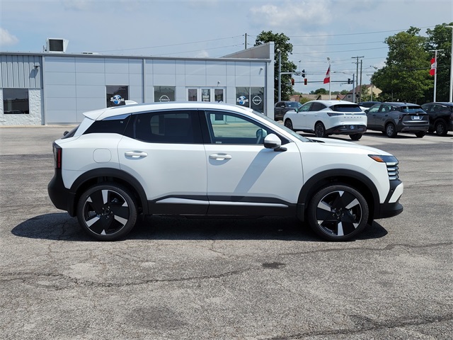 2025 Nissan Kicks SR photo 3