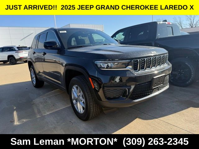 2025 Jeep Grand Cherokee Laredo's photo
