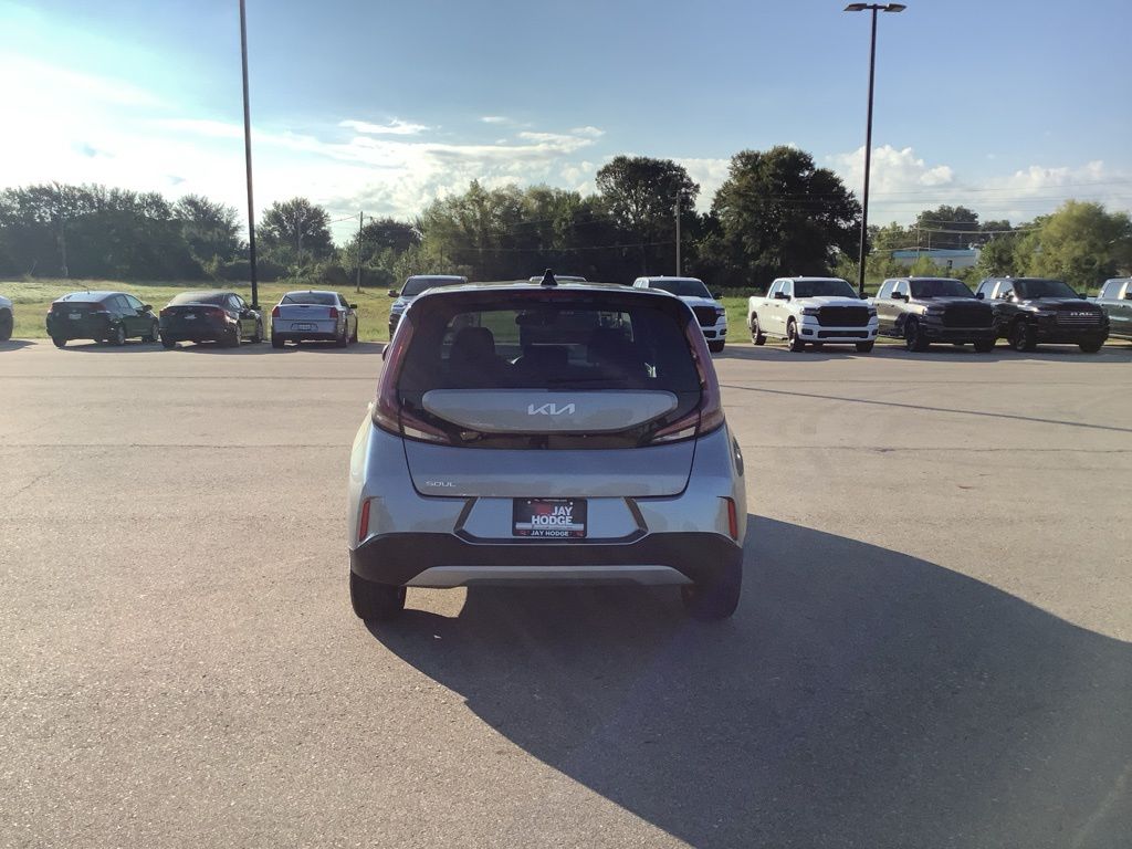 2024 Kia Soul LX photo 6