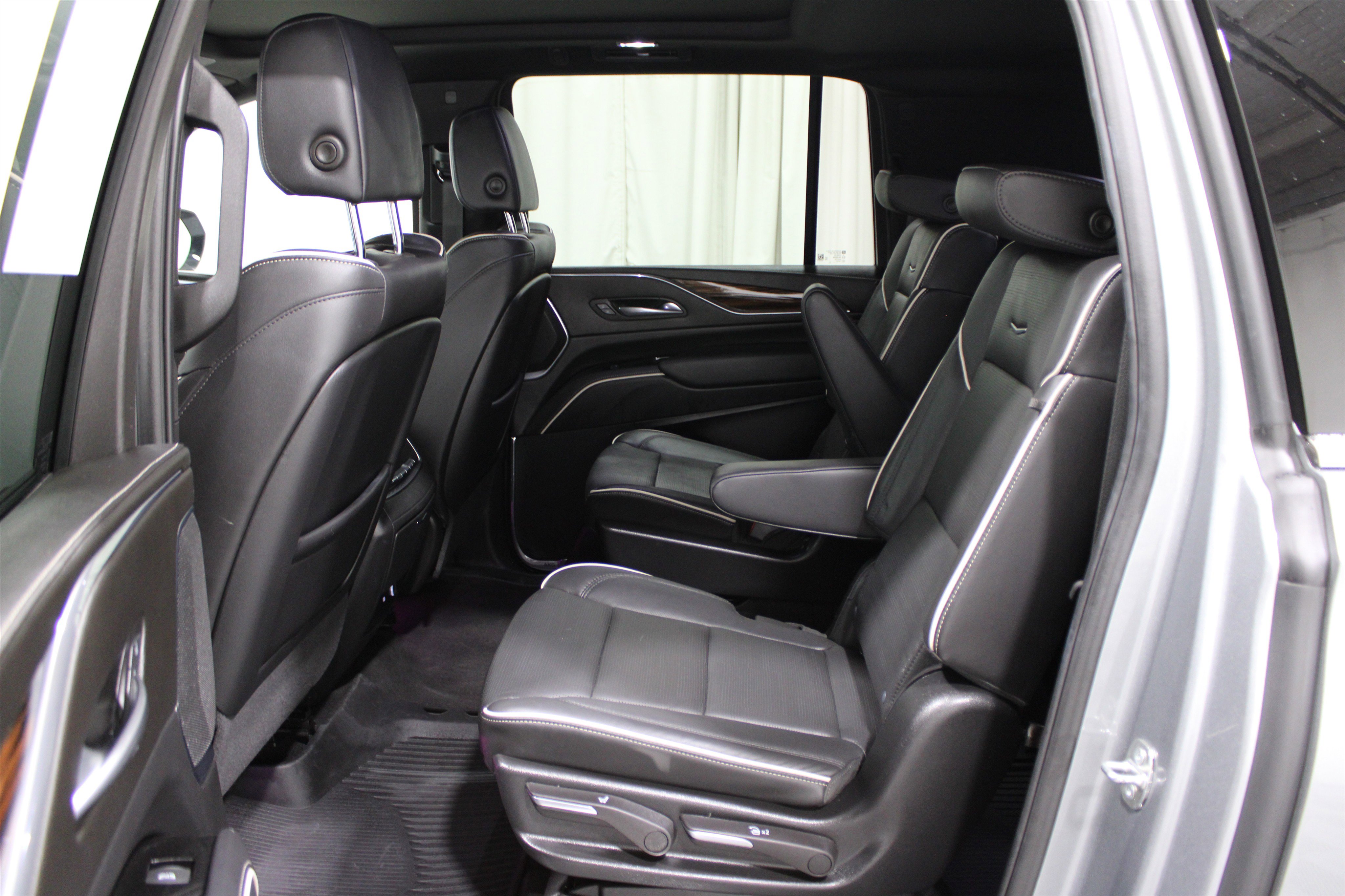 2024 Cadillac Escalade ESV Premium Luxury photo 18
