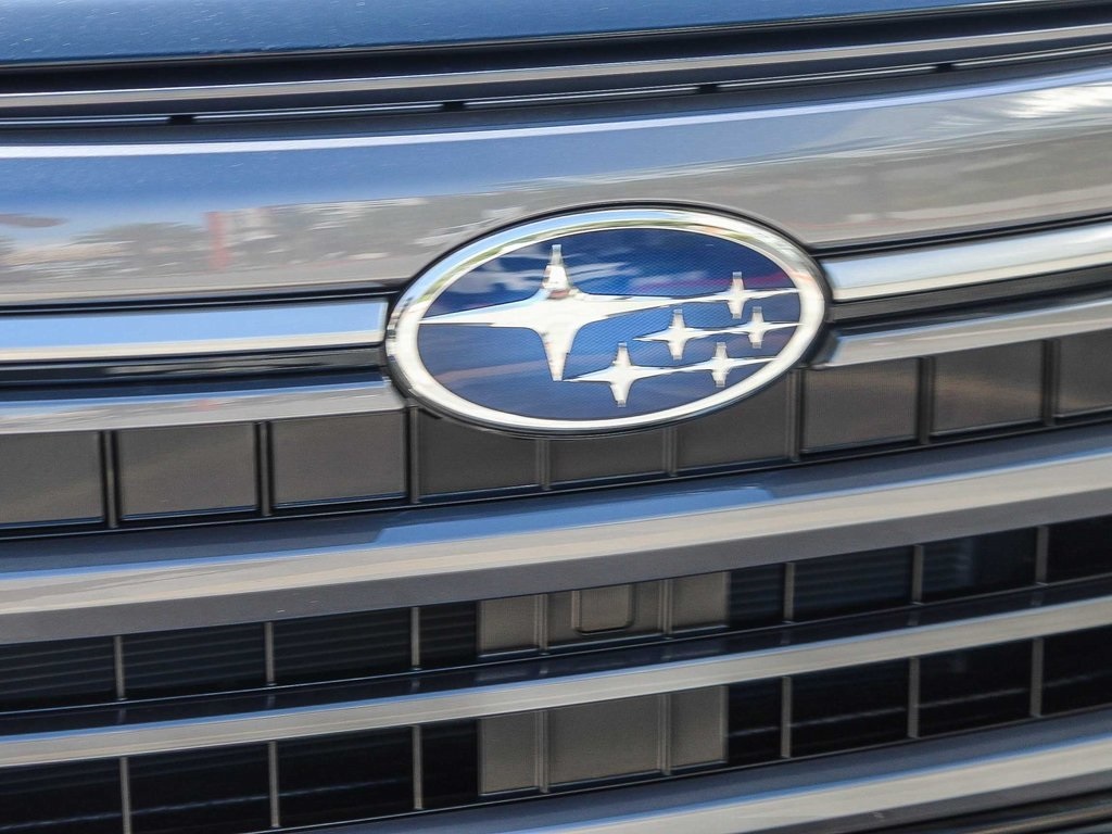 2025 Subaru Forester Premium photo 9