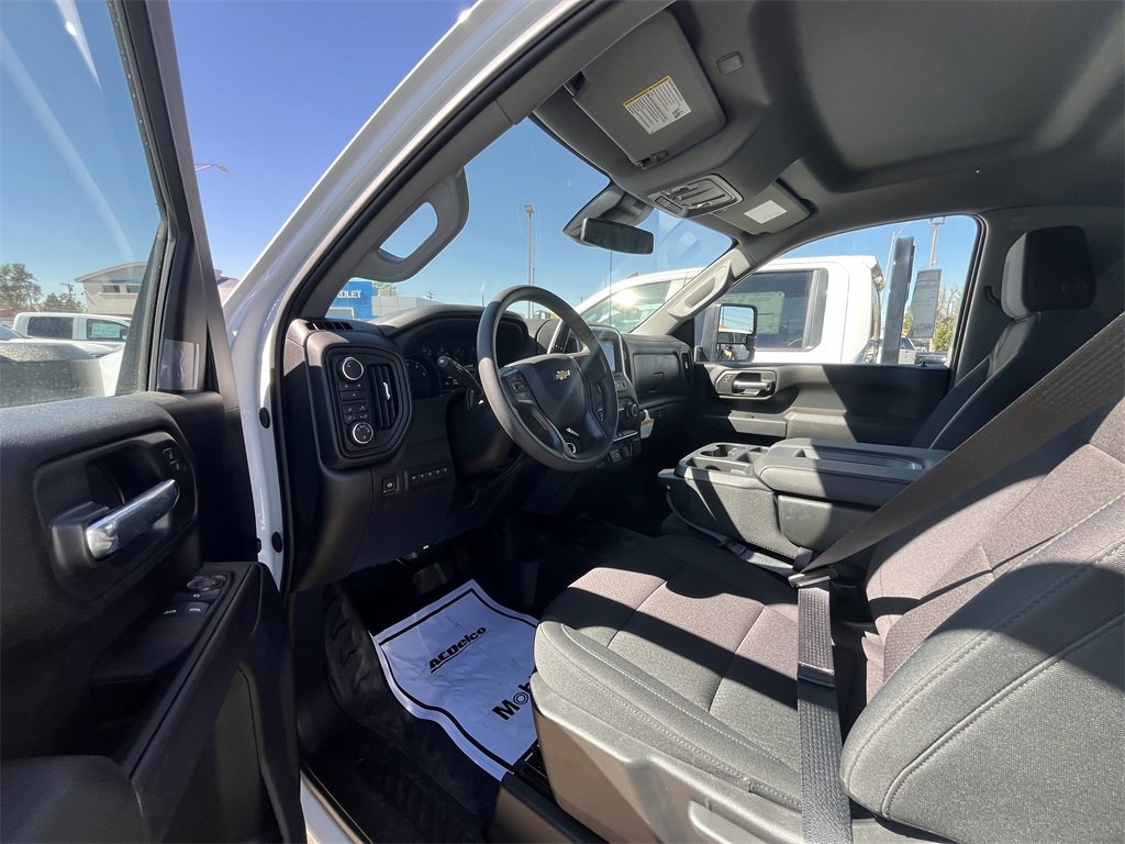 2025 Chevrolet Silverado 3500HD Work Truck photo 2