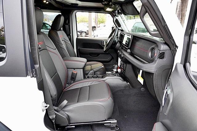 New 2025 Bright White Clear-Coat Exterior Paint Jeep Rubicon image 17