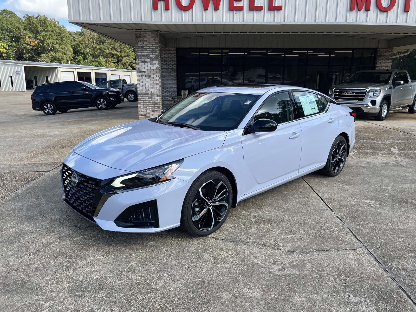 2025 Nissan Altima SR's photo